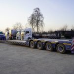 Низькорамний трал для перевезення негабаритних вантажів